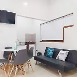 Apto Centro Comodo 3 Piso -- 1