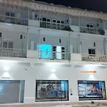 Apto Centro Comodo 3 Piso -- 1