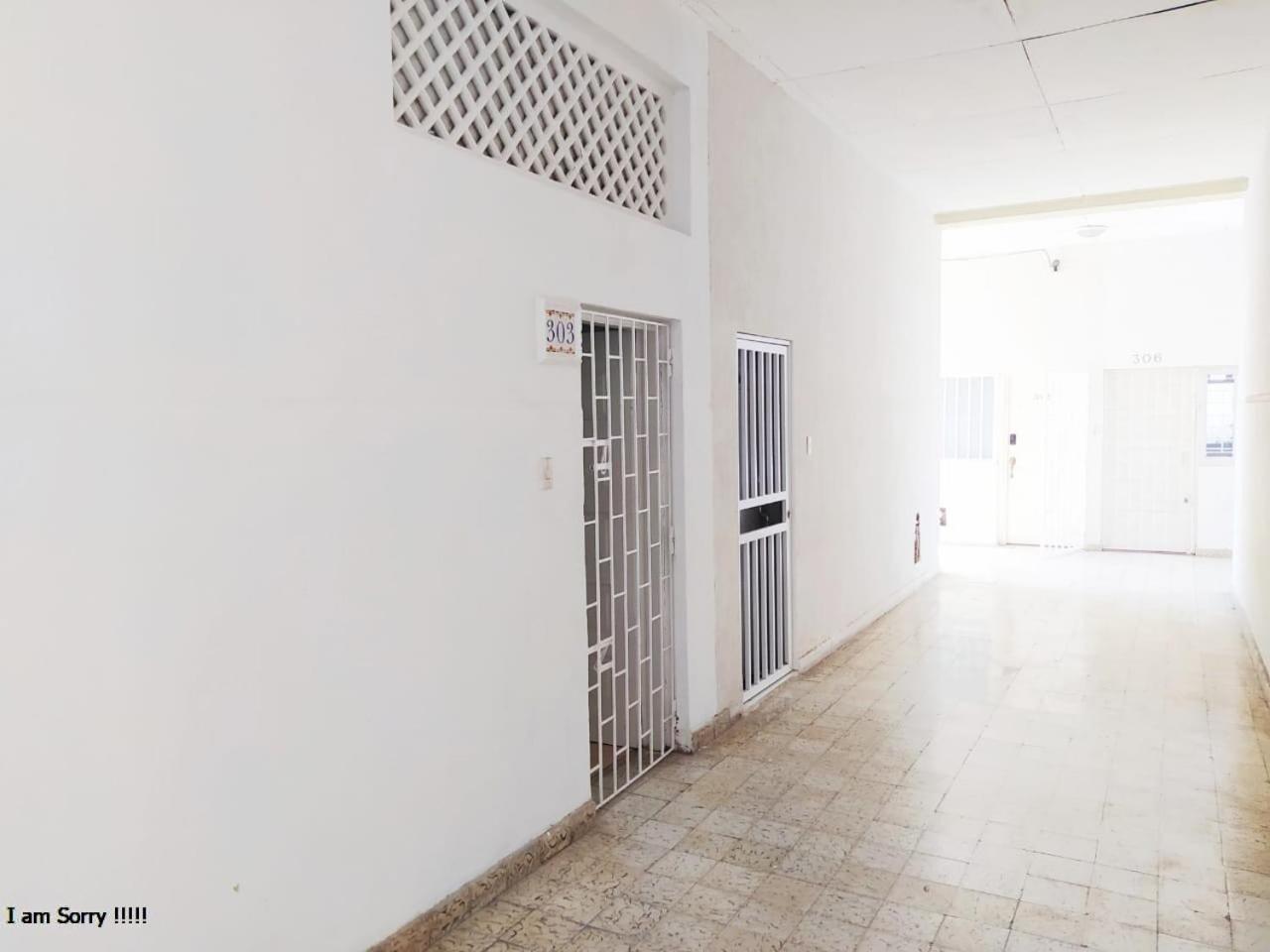 Apto Centro Comodo 3 Piso -- 1